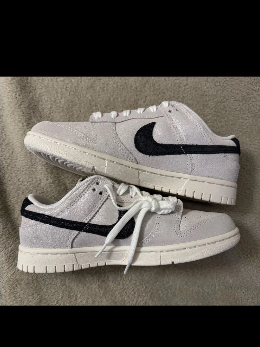 Nike Dunk Low SESneakers in Light Gray with Black Swoosh
